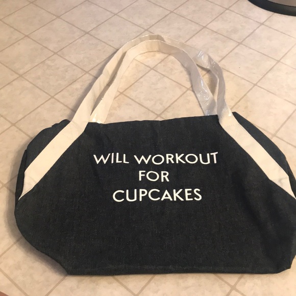 Boutique Handbags - NEW! Will Workout for Cupcakes gym tote 🍰